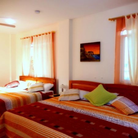 Ariana'S Galapagos Hostal プエルトアヨラ エクステリア 写真