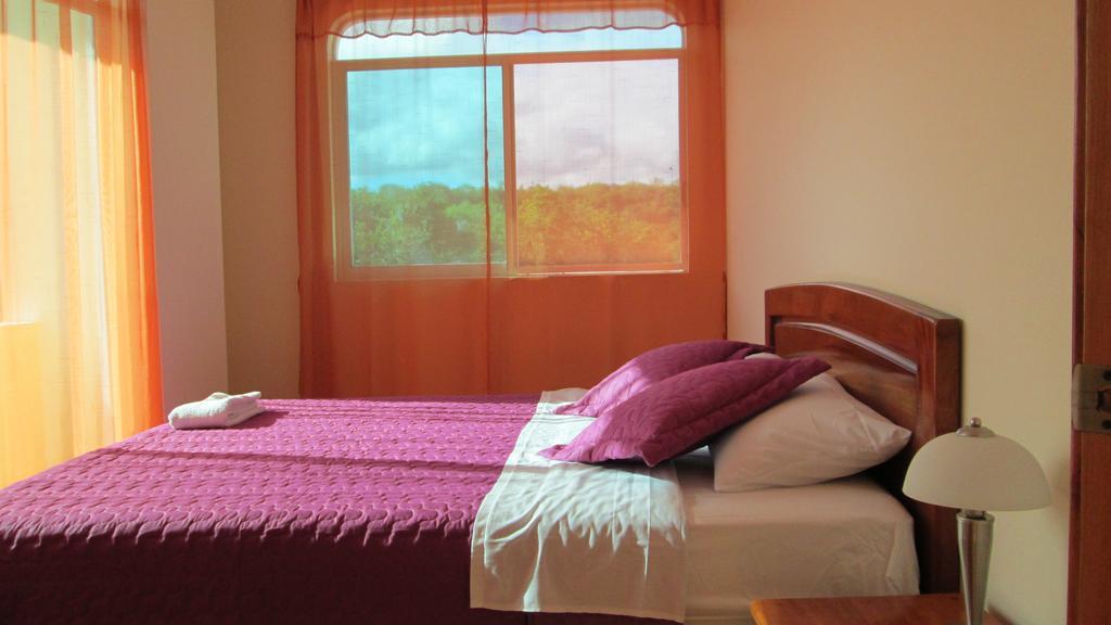 Ariana'S Galapagos Hostal プエルトアヨラ エクステリア 写真
