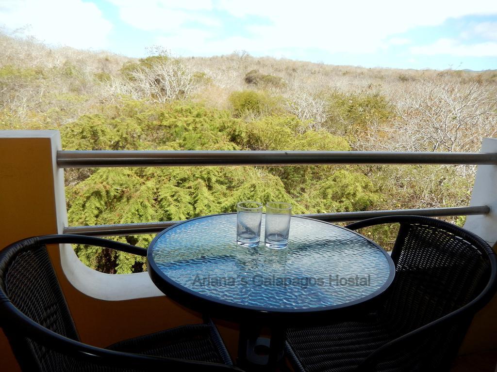 Ariana'S Galapagos Hostal プエルトアヨラ エクステリア 写真