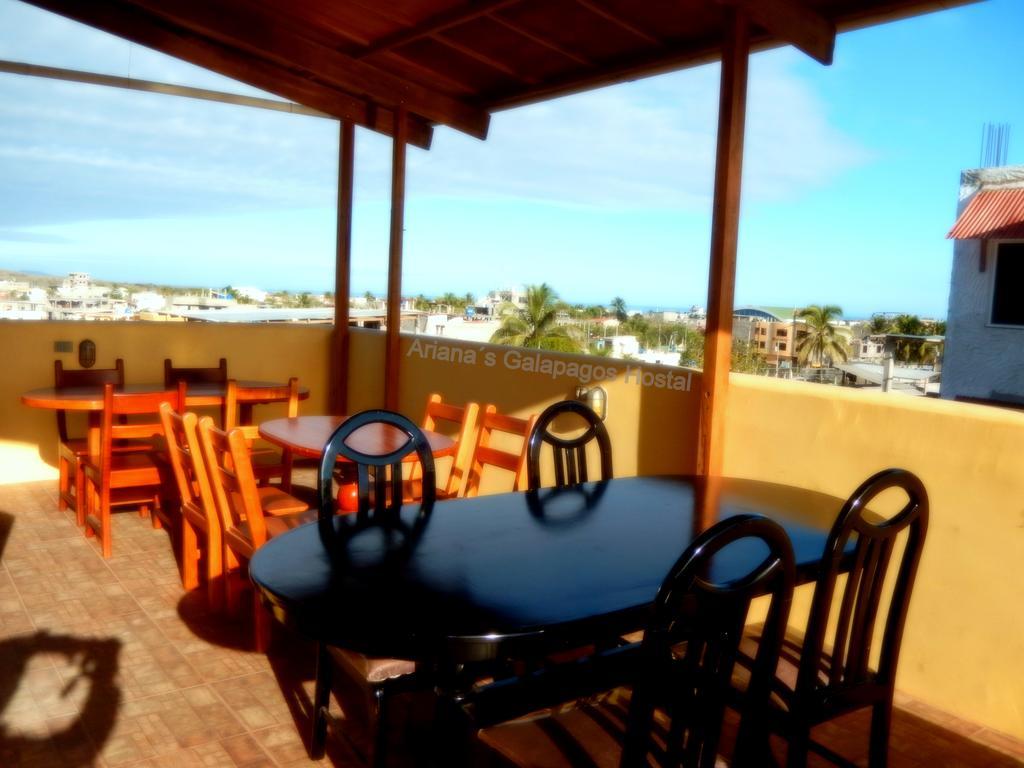 Ariana'S Galapagos Hostal プエルトアヨラ エクステリア 写真