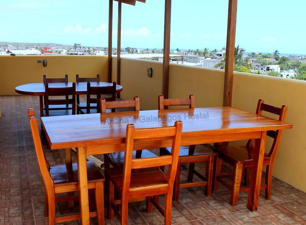 Ariana'S Galapagos Hostal プエルトアヨラ エクステリア 写真
