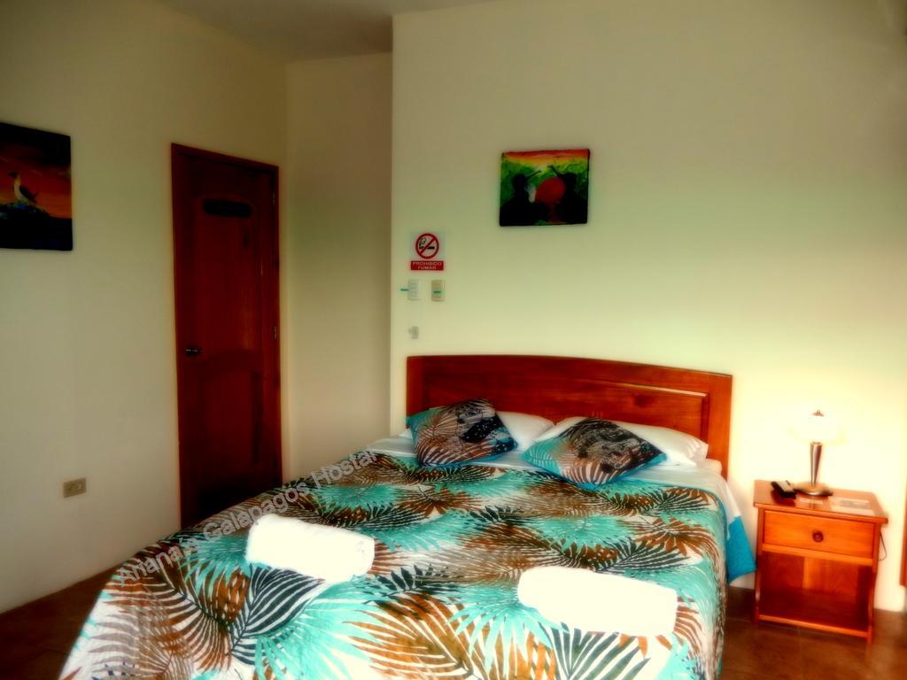 Ariana'S Galapagos Hostal プエルトアヨラ エクステリア 写真