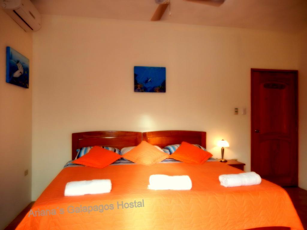 Ariana'S Galapagos Hostal プエルトアヨラ エクステリア 写真