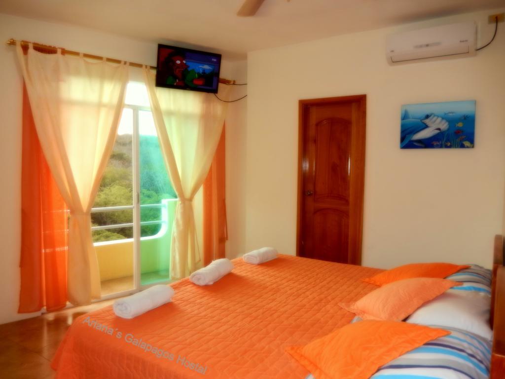 Ariana'S Galapagos Hostal プエルトアヨラ エクステリア 写真