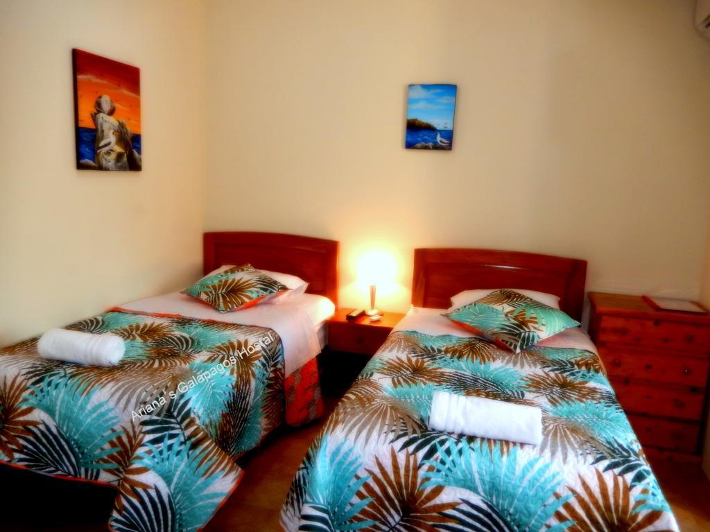 Ariana'S Galapagos Hostal プエルトアヨラ エクステリア 写真
