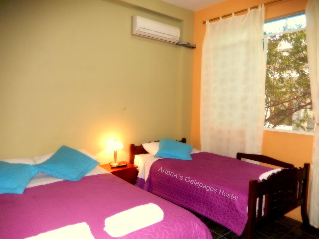 Ariana'S Galapagos Hostal プエルトアヨラ エクステリア 写真