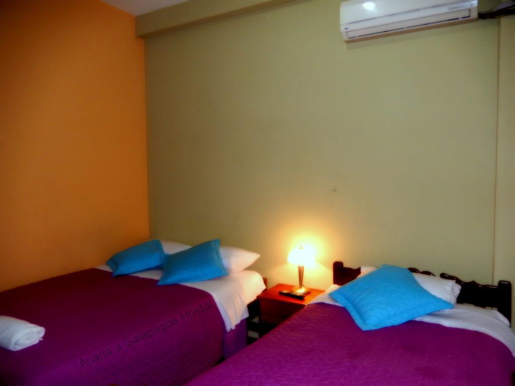 Ariana'S Galapagos Hostal プエルトアヨラ エクステリア 写真