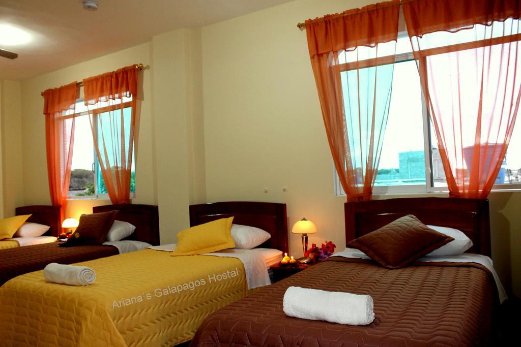 Ariana'S Galapagos Hostal プエルトアヨラ エクステリア 写真