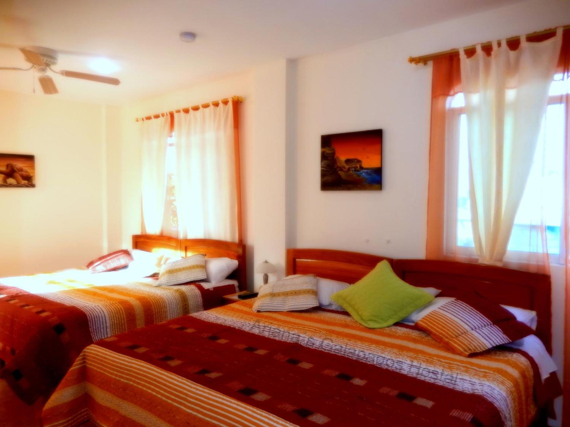 Ariana'S Galapagos Hostal プエルトアヨラ エクステリア 写真
