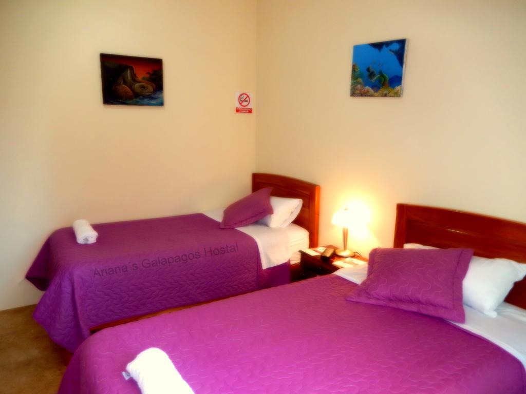 Ariana'S Galapagos Hostal プエルトアヨラ エクステリア 写真