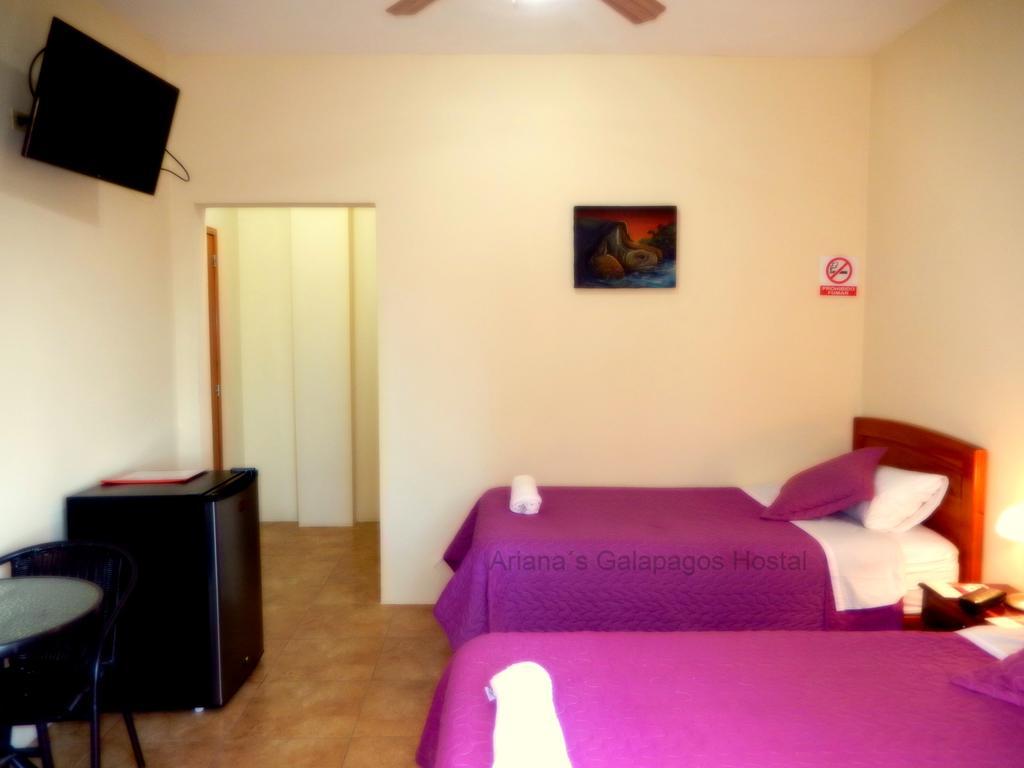 Ariana'S Galapagos Hostal プエルトアヨラ エクステリア 写真
