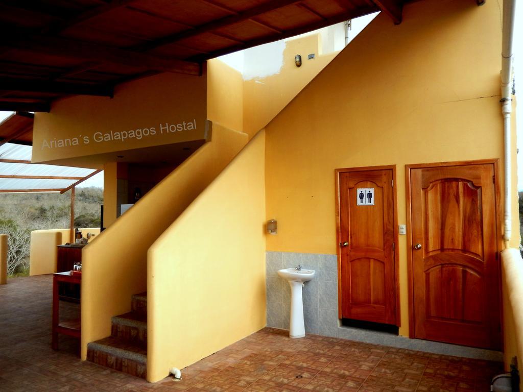 Ariana'S Galapagos Hostal プエルトアヨラ エクステリア 写真