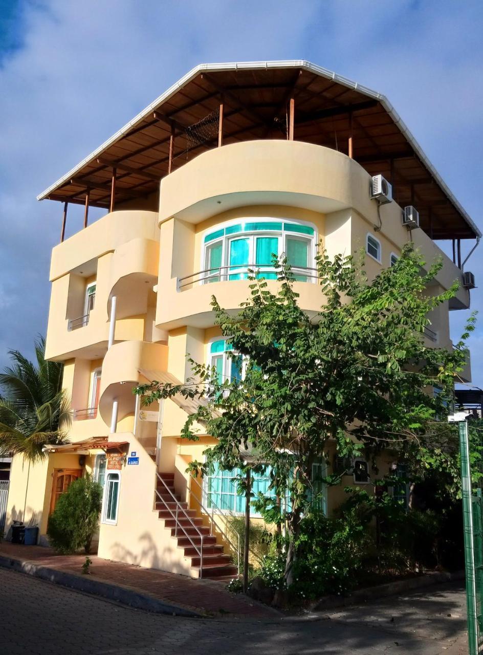 Ariana'S Galapagos Hostal プエルトアヨラ エクステリア 写真
